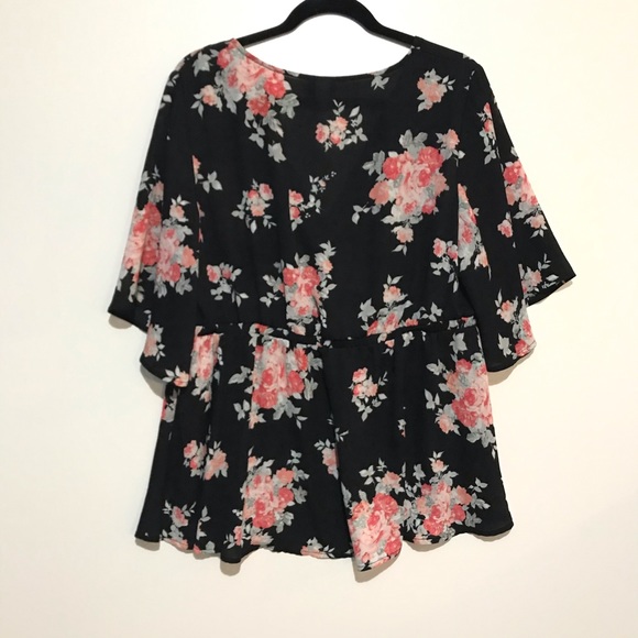 Torrid Floral Blouse Deep V Black Pink Size 1 - Picture 4 of 4